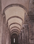 Ardara (Sassari), Chiesa di Santa Maria del Regno, interno: particolare della volta a crociera della navata laterale Ardara (Sassari), Chiesa di Santa Maria del Regno, interno: particolare della volta a crociera della navata laterale
