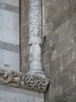 Lucca, chiesa di San Marino, facciata: epigrafe-firma di Guidetto